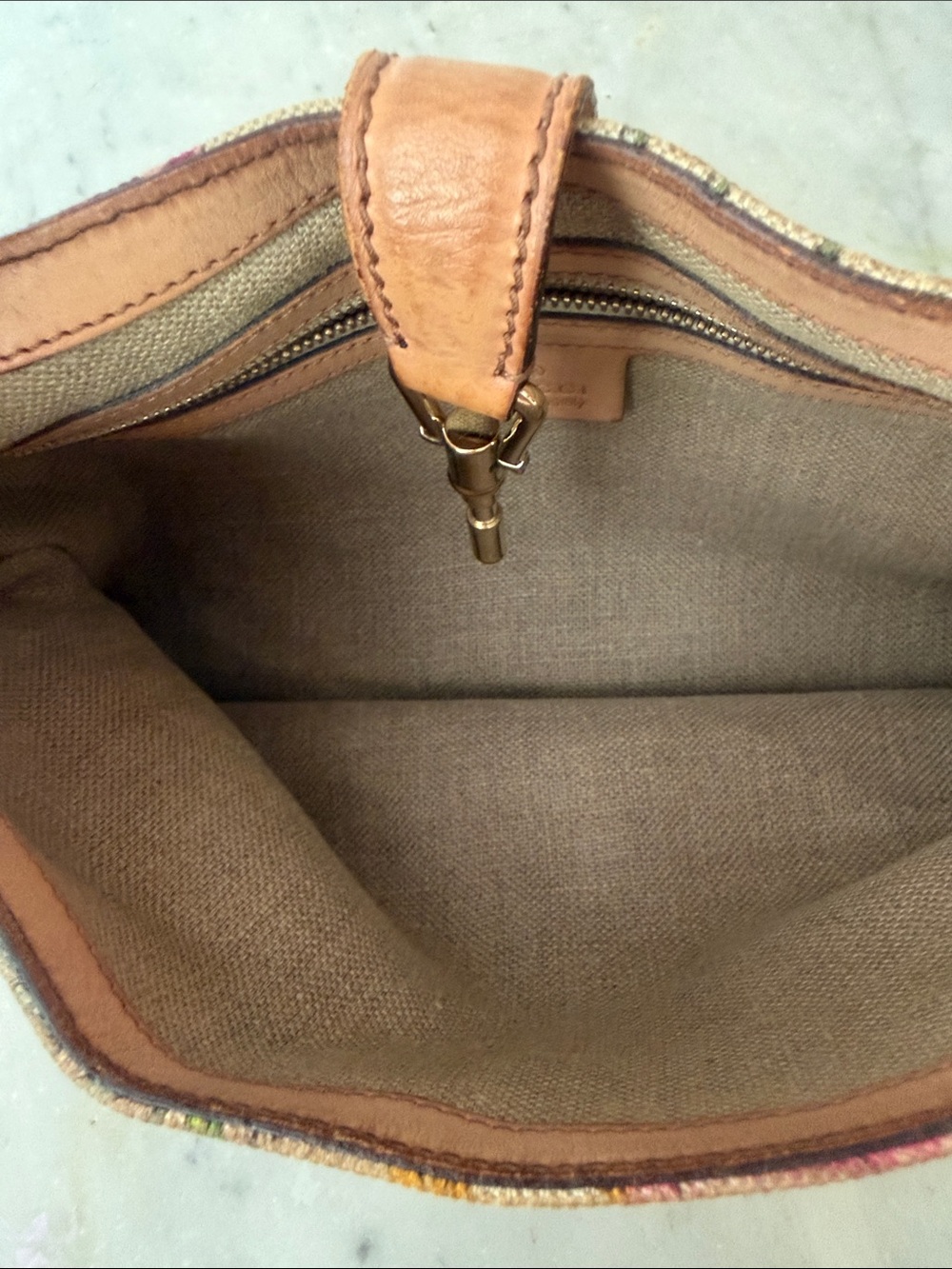 Vintage Gucci Floral Canvas Shoulder Bag with Tan Leather Trim - Picture 11 of 11